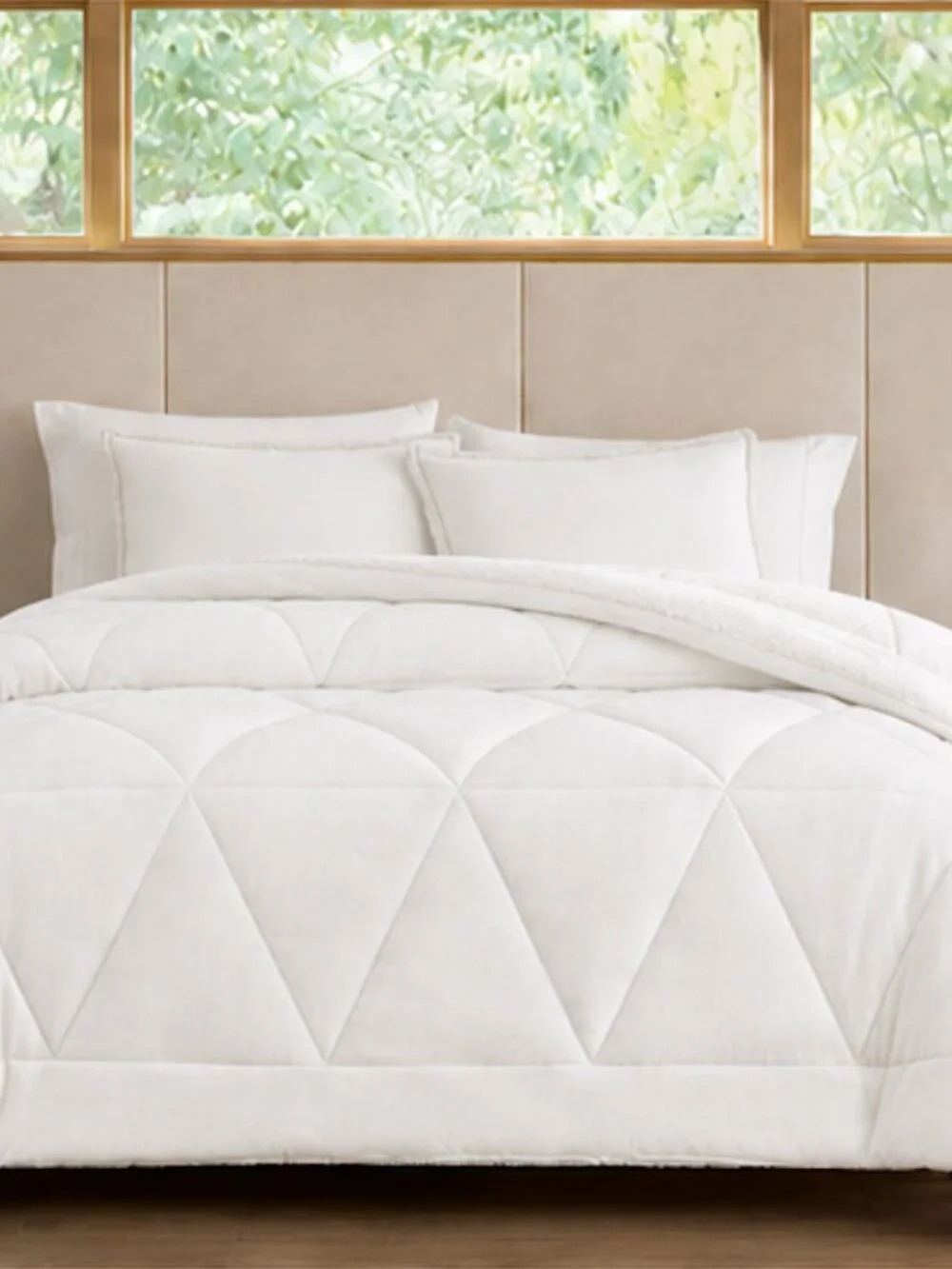 UGG KING Avery Plush Reversible 3-Piece Comforter Set in Snow